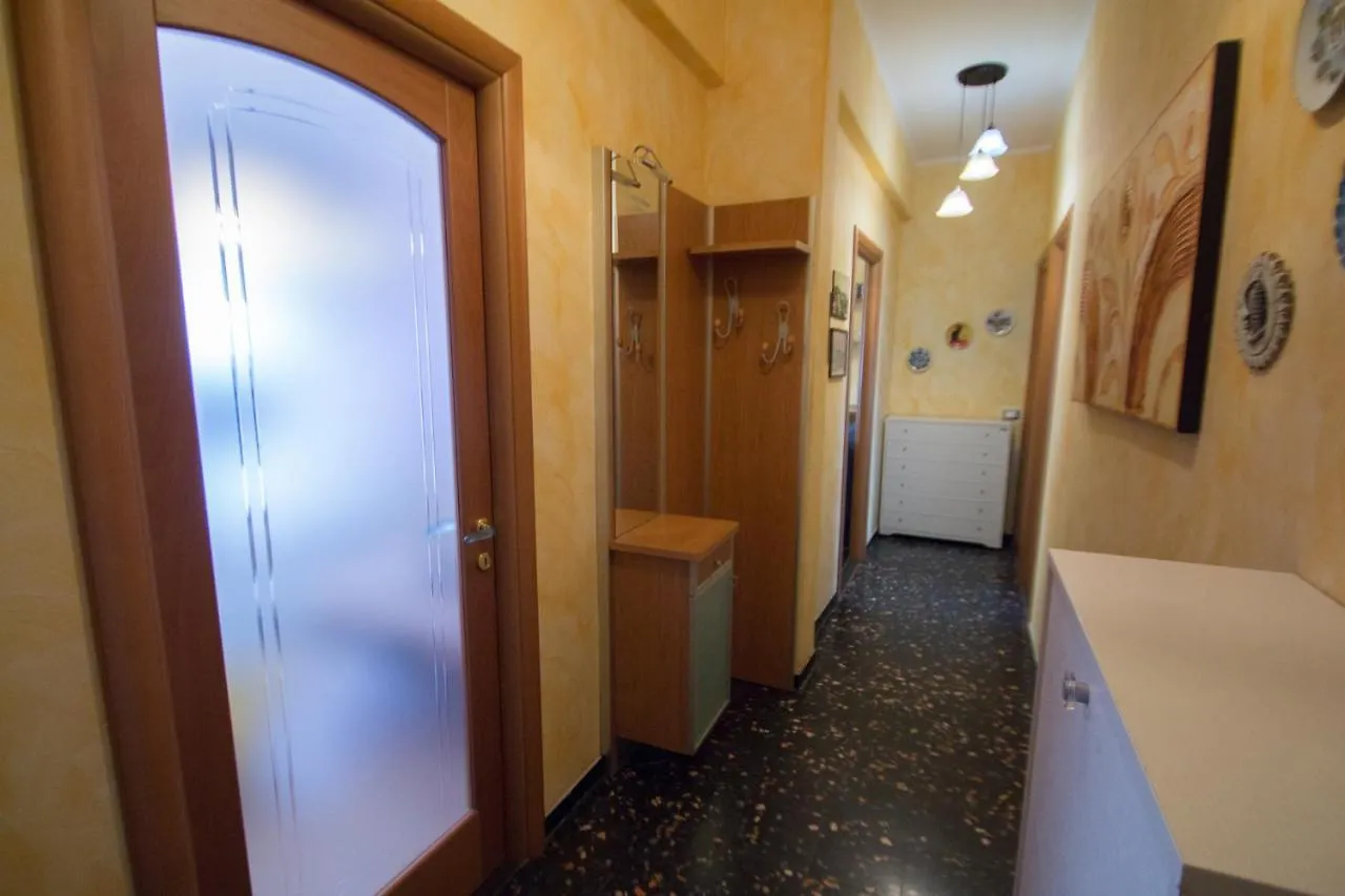 Apartment Yellow House Savona Italy